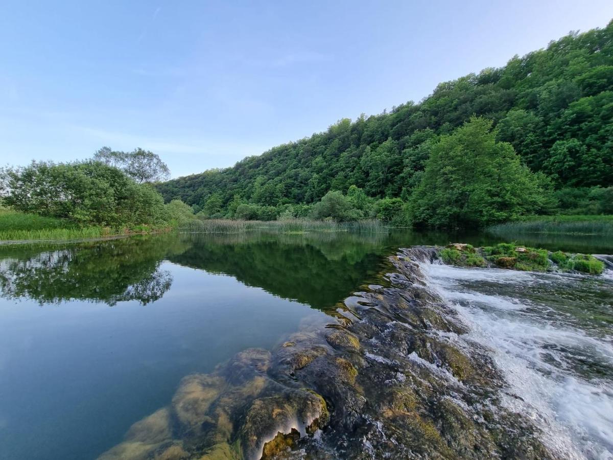 Hostal Ruralna Kuca Za Odmor Kablarovo Brdo Krnjak Exterior foto