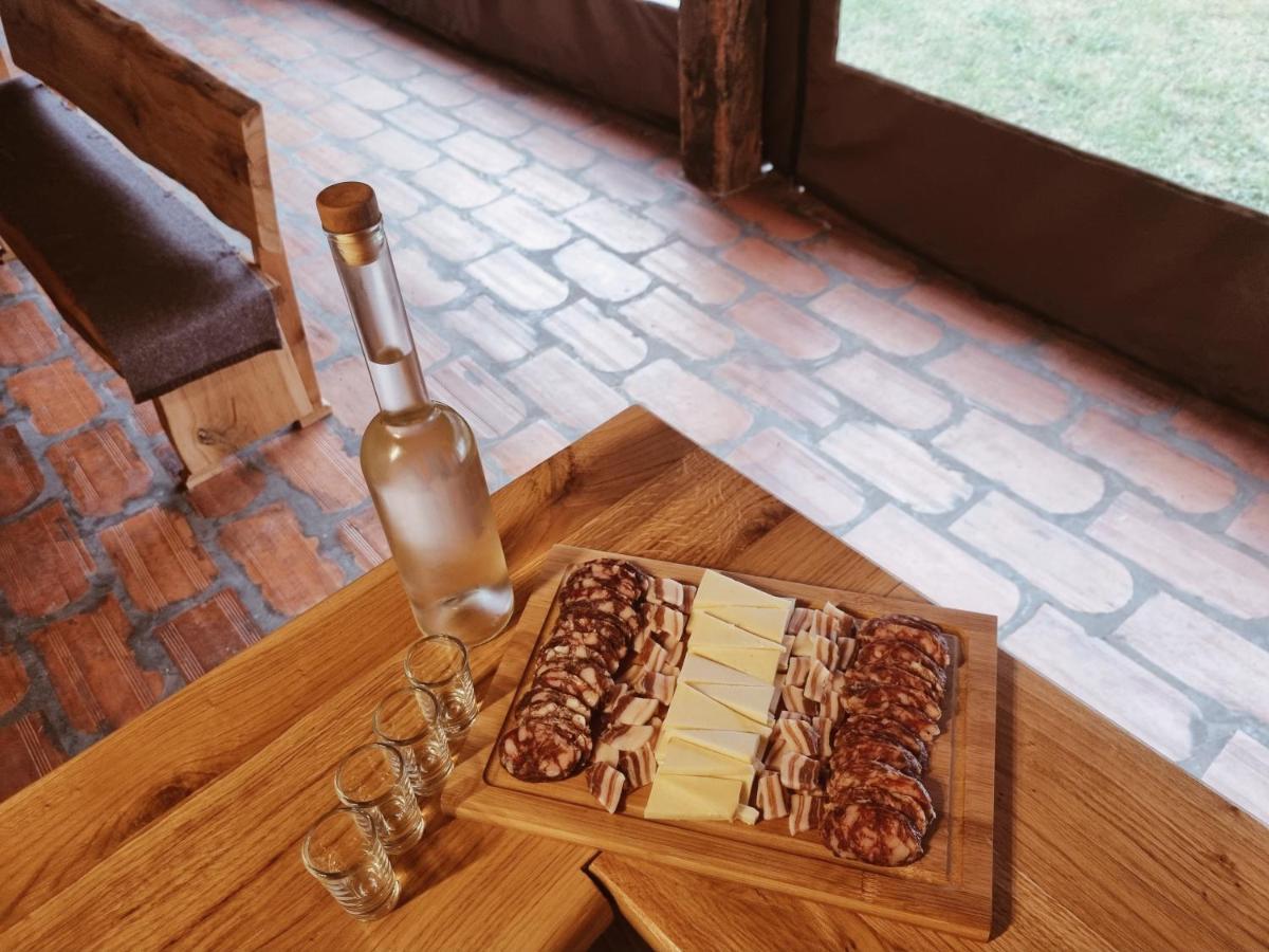 Hostal Ruralna Kuca Za Odmor Kablarovo Brdo Krnjak Exterior foto