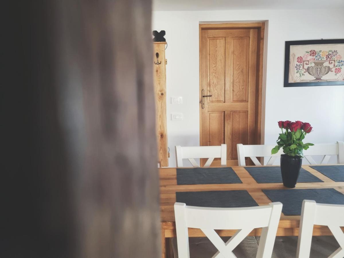 Hostal Ruralna Kuca Za Odmor Kablarovo Brdo Krnjak Exterior foto