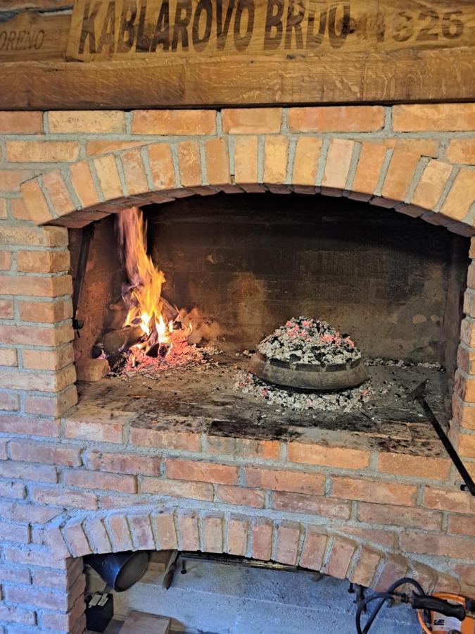 Hostal Ruralna Kuca Za Odmor Kablarovo Brdo Krnjak Exterior foto