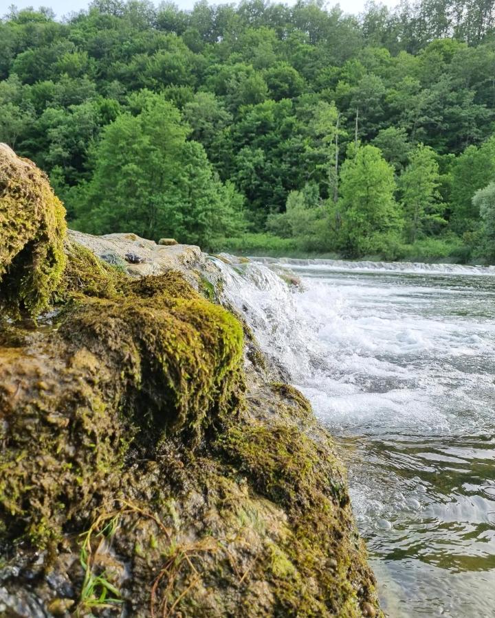 Hostal Ruralna Kuca Za Odmor Kablarovo Brdo Krnjak Exterior foto